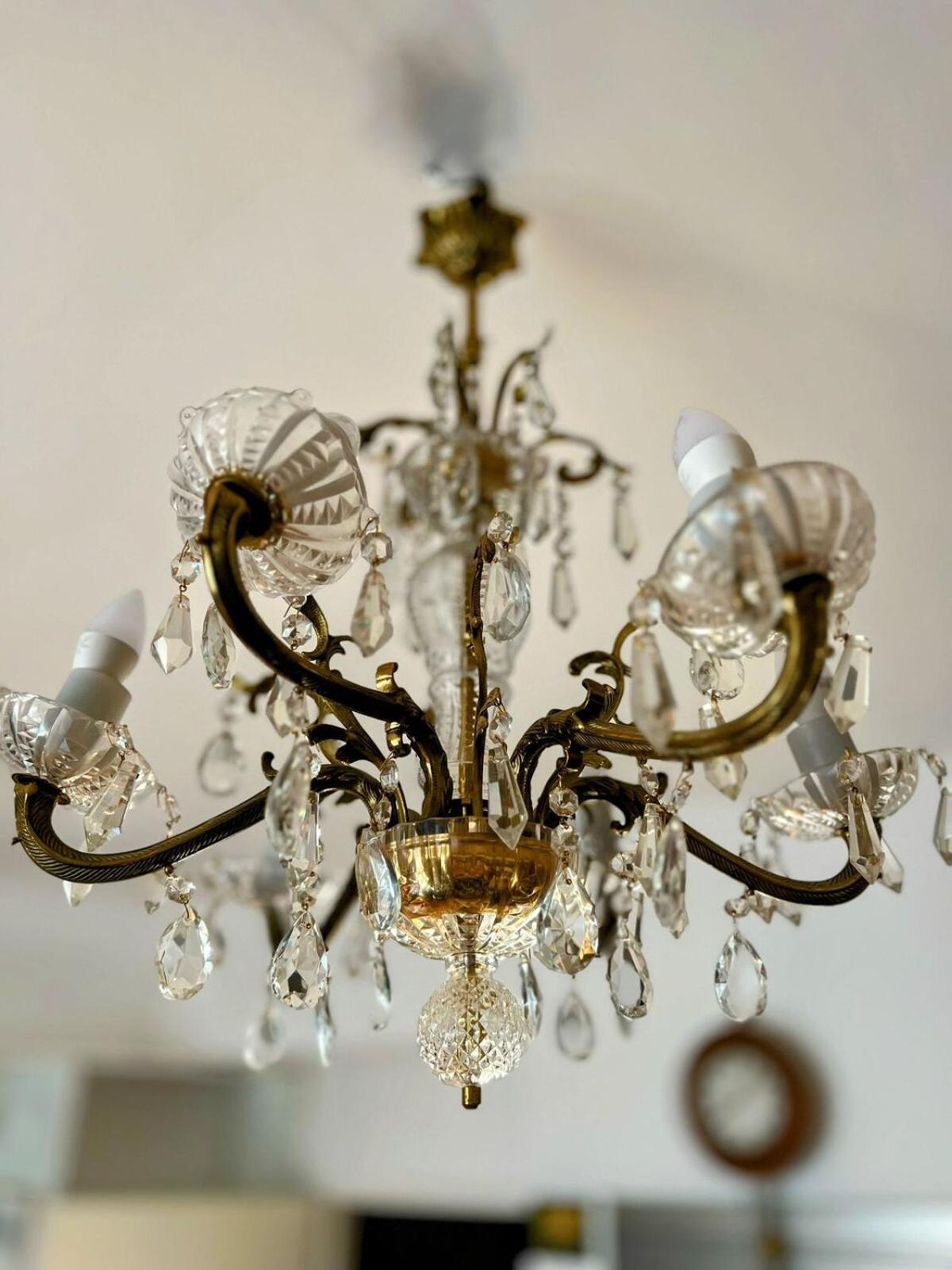 Antique Charm 2 Bedroom Apartament *