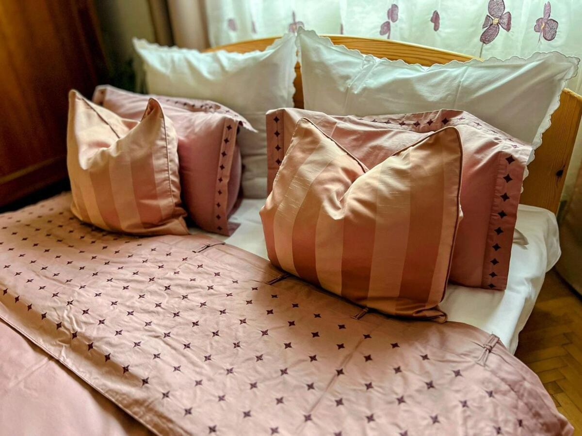 Antique Charm 2 Bedroom Apartmán *