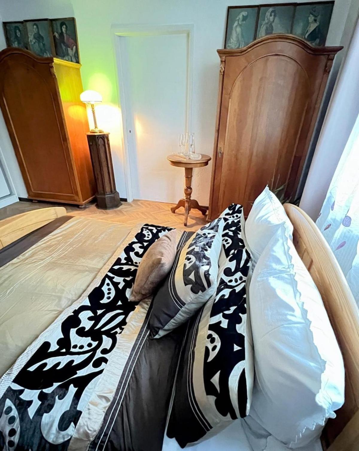 Antique Charm 2 Bedroom Apartmán